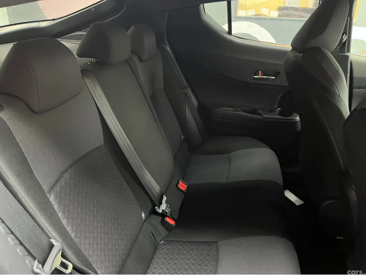 Toyota C-HR SUV, Petrol Hybrid, 2020, Silver
