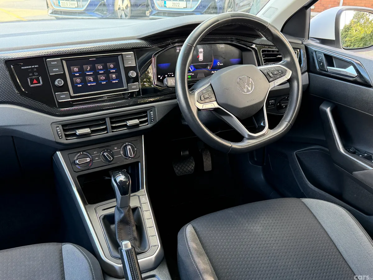 Volkswagen Taigo Estate/Jeep, Petrol, 2023, White