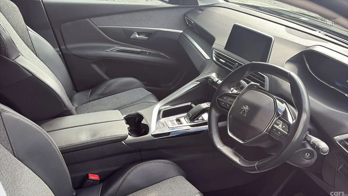 Peugeot 3008 MPV, Petrol, 2018, Black