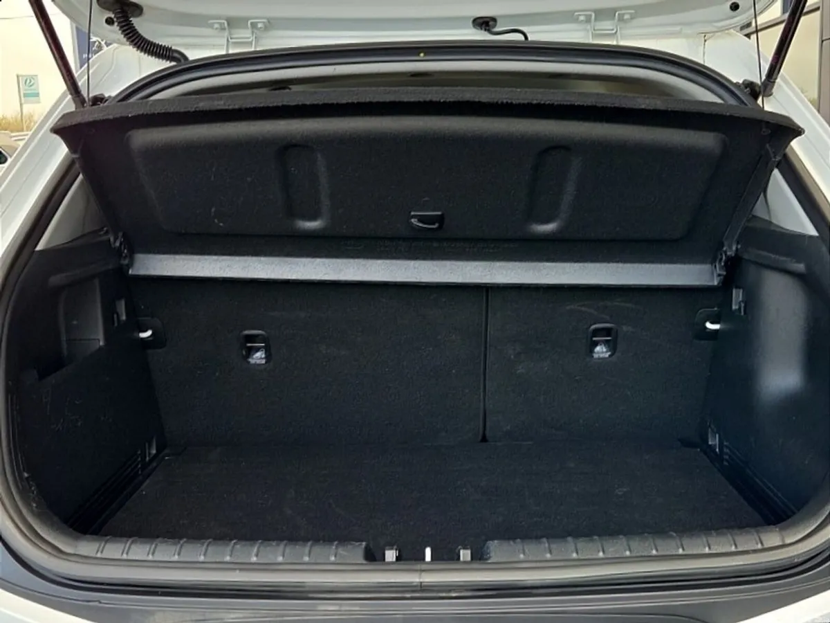 Kia Stonic SUV, Petrol, 2024, White
