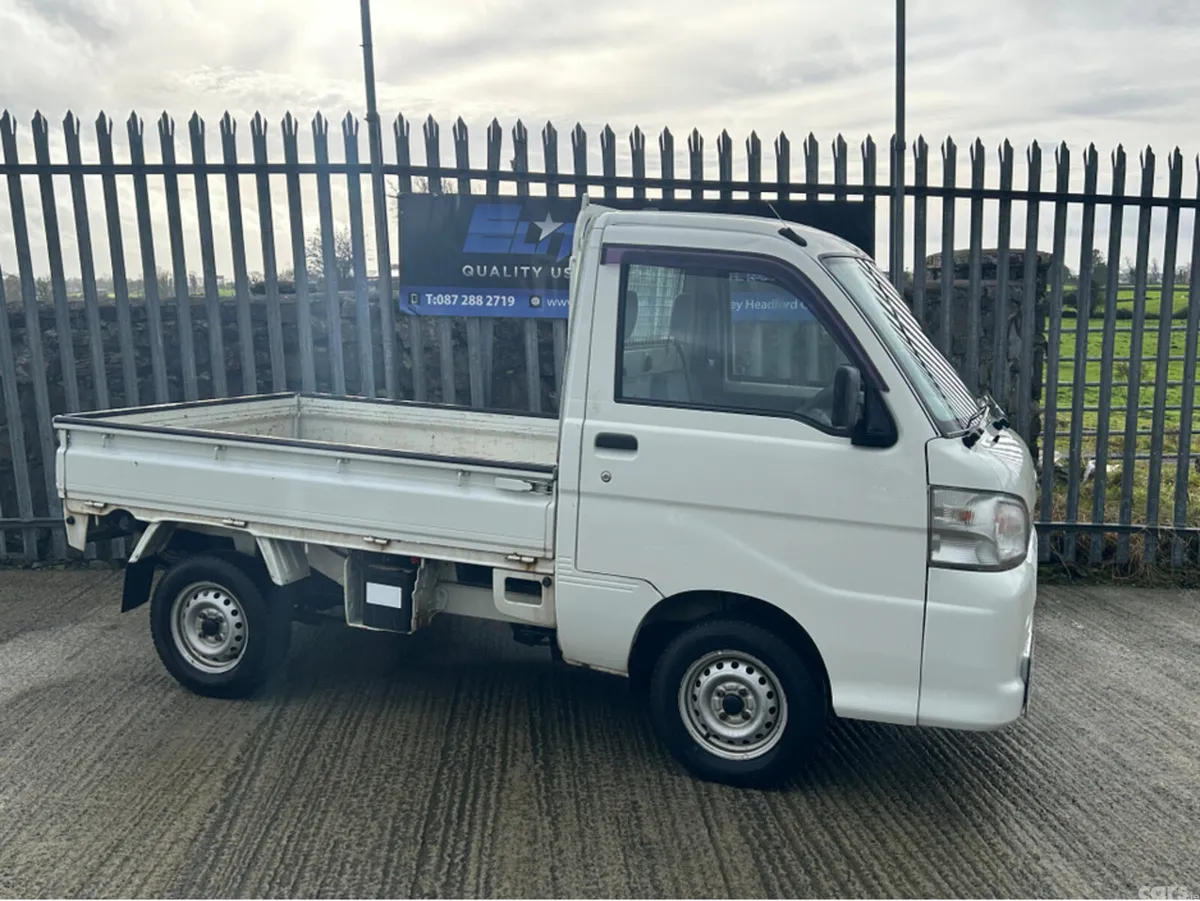 Daihatsu Fourtrak Pick Up, Petrol, 2009, White