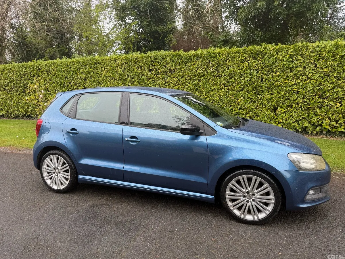 Volkswagen Polo Hatchback, Petrol, 2015, Blue