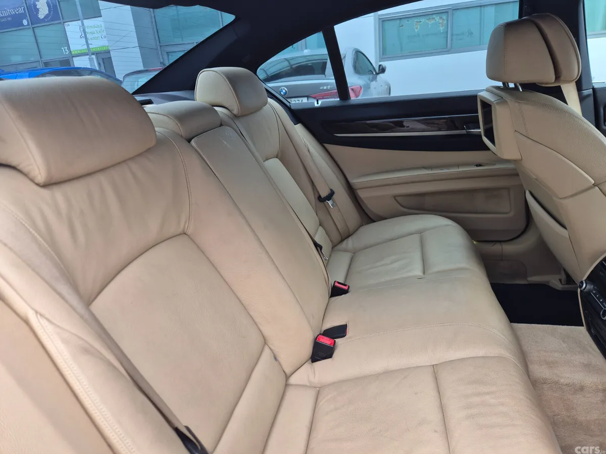 BMW 7-Series Saloon, Diesel, 2009, Silver