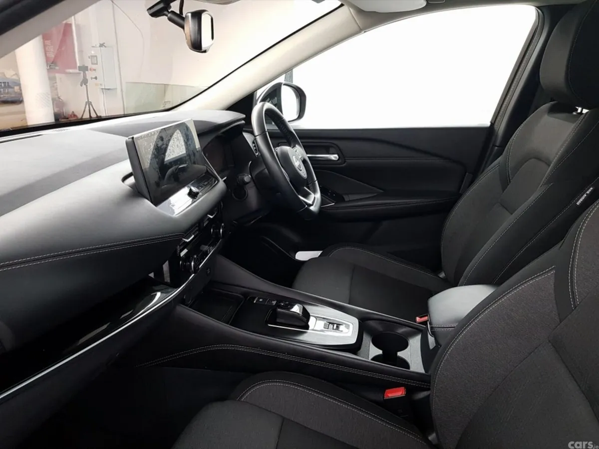 Nissan Qashqai MPV, Petrol, 2023, Orange