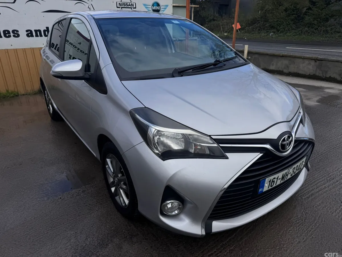 Toyota Yaris Hatchback, Petrol, 2016, Silver