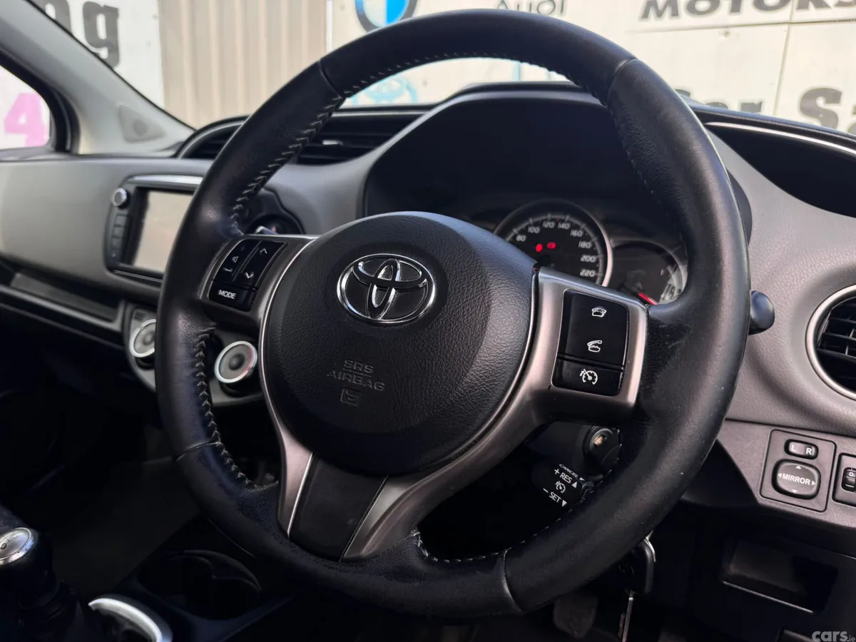 Toyota Yaris Hatchback, Petrol, 2016, Silver