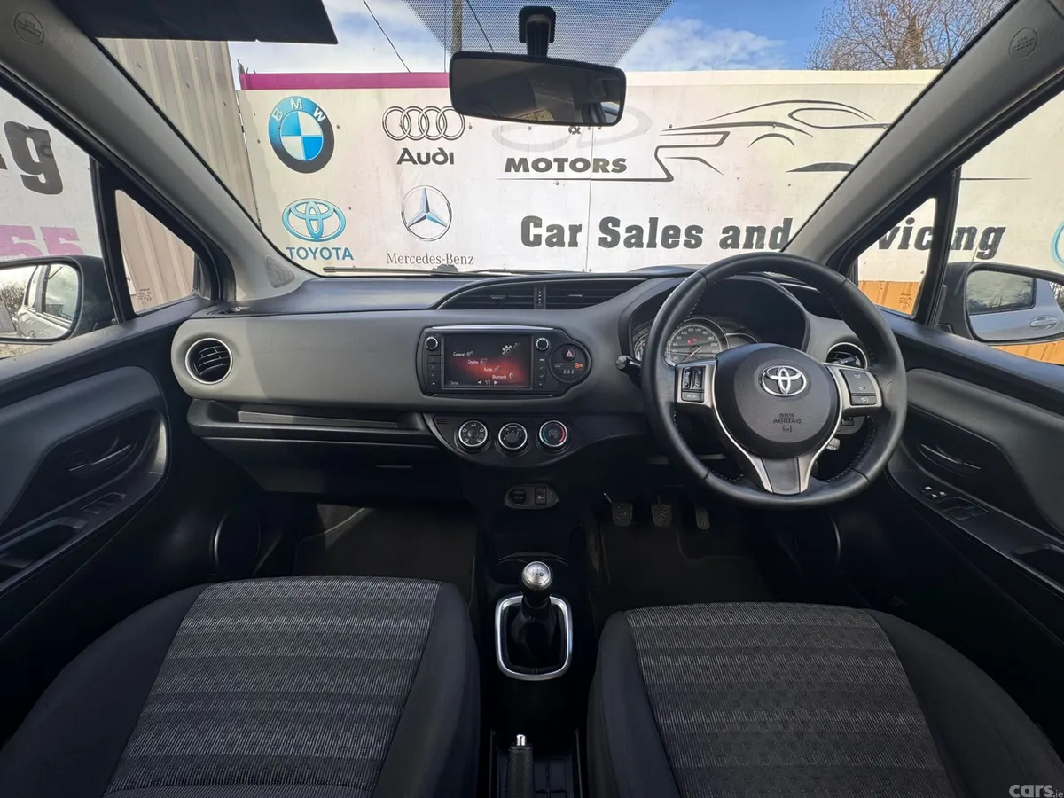 Toyota Yaris Hatchback, Petrol, 2016, Silver