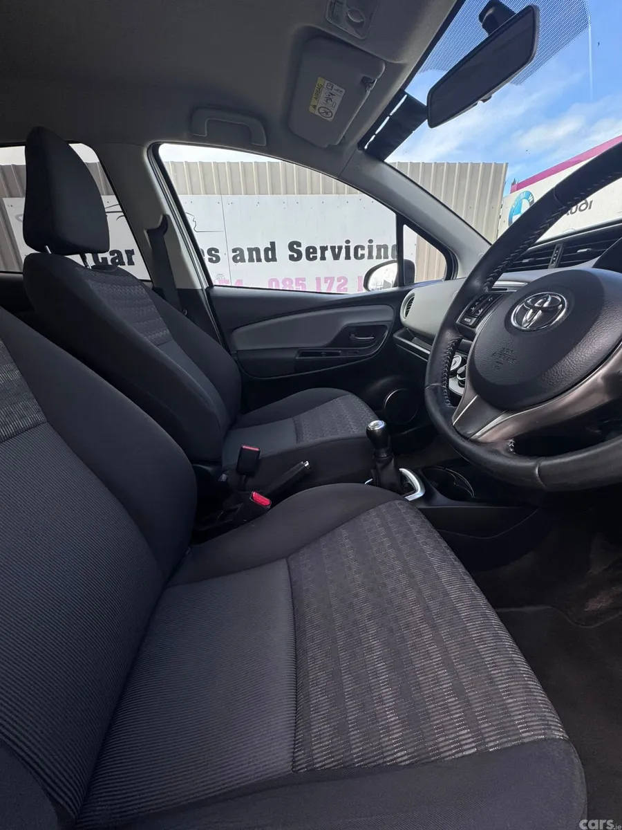 Toyota Yaris Hatchback, Petrol, 2016, Silver