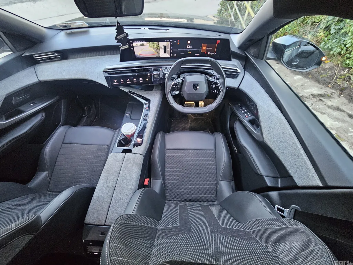 Peugeot 5008 MPV, Petrol Hybrid, 2025, Black
