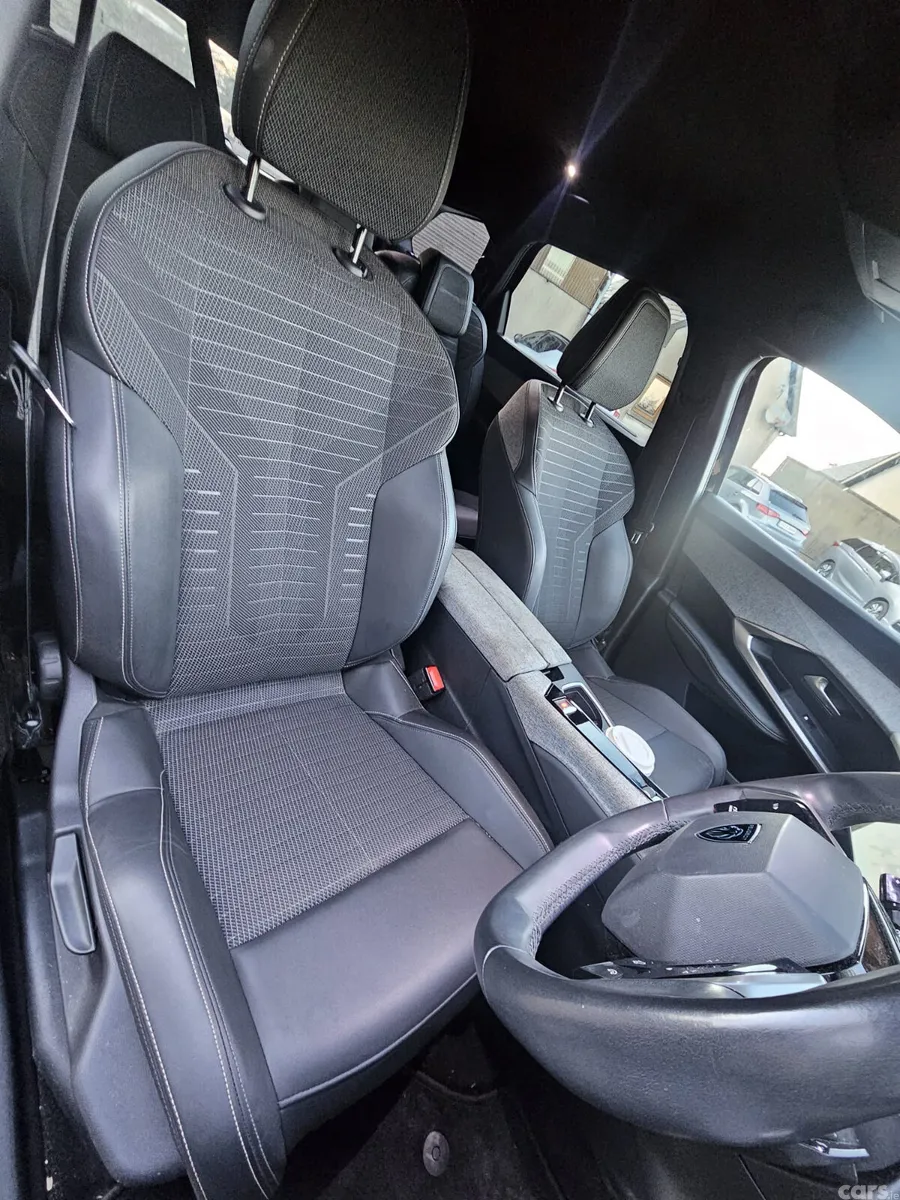 Peugeot 5008 MPV, Petrol Hybrid, 2025, Black
