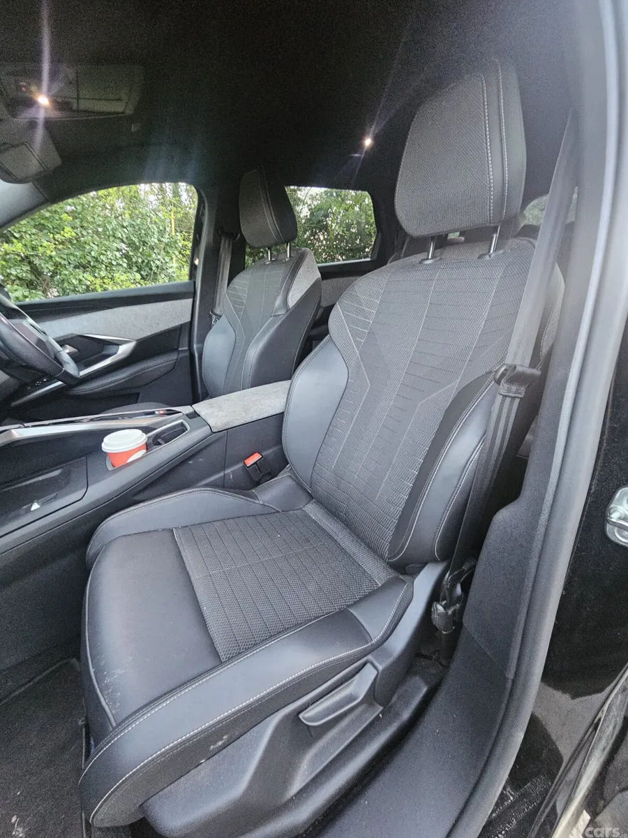 Peugeot 5008 MPV, Petrol Hybrid, 2025, Black