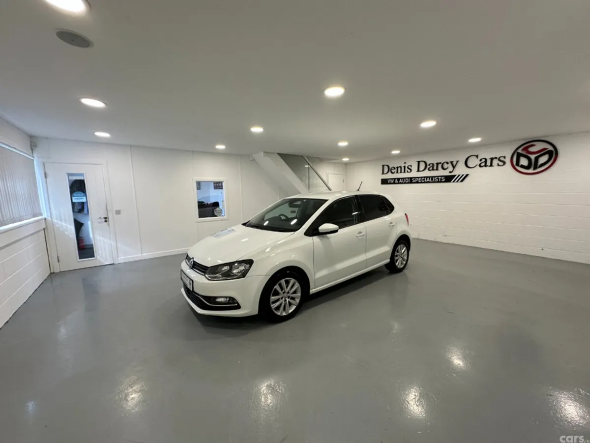 Volkswagen Polo Hatchback, Petrol, 2016, White