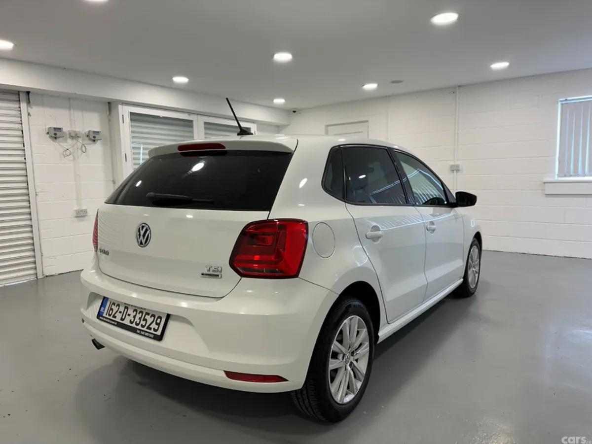 Volkswagen Polo Hatchback, Petrol, 2016, White