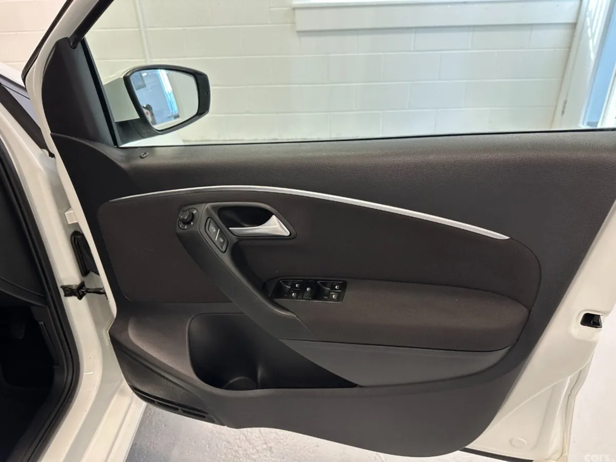 Volkswagen Polo Hatchback, Petrol, 2016, White