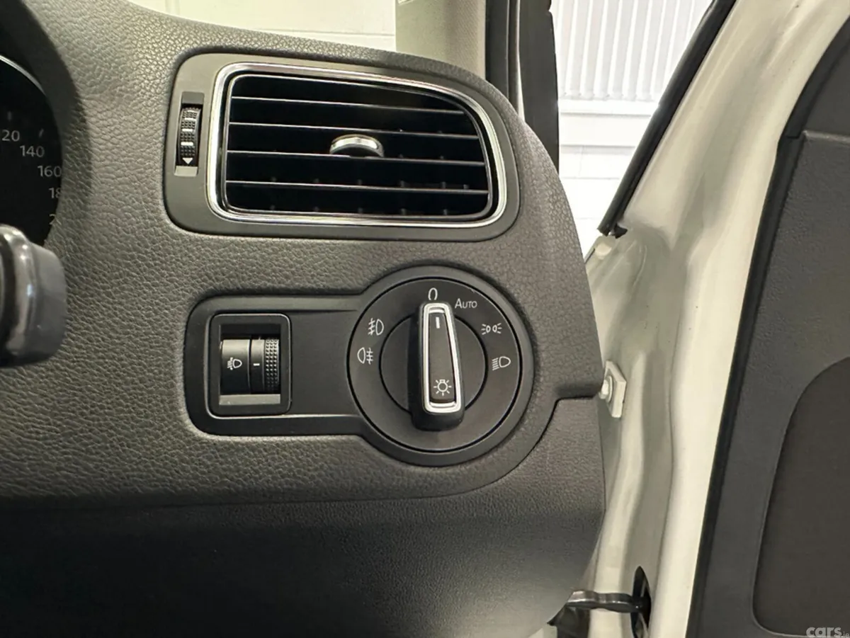 Volkswagen Polo Hatchback, Petrol, 2016, White