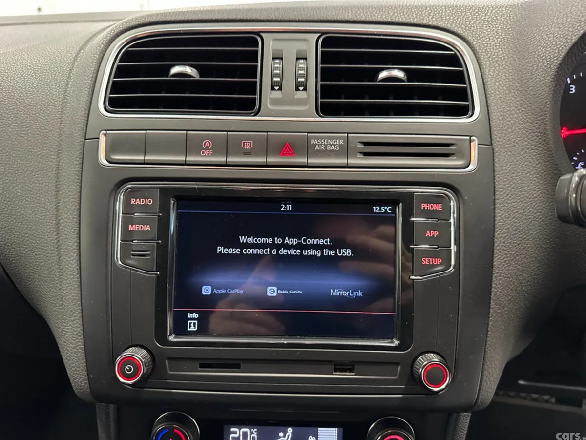 Volkswagen Polo Hatchback, Petrol, 2016, White