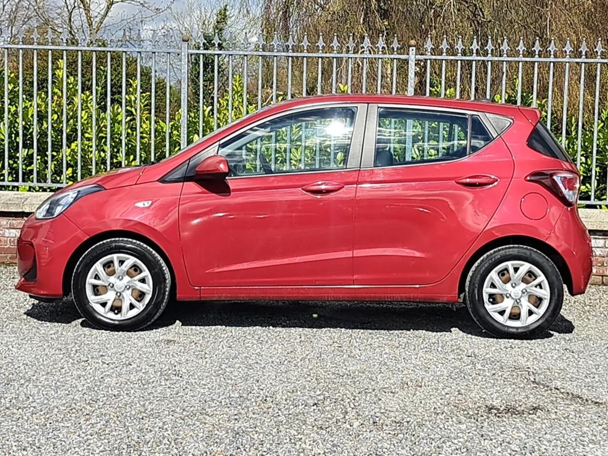 Hyundai i10 Hatchback, Petrol, 2018, Red