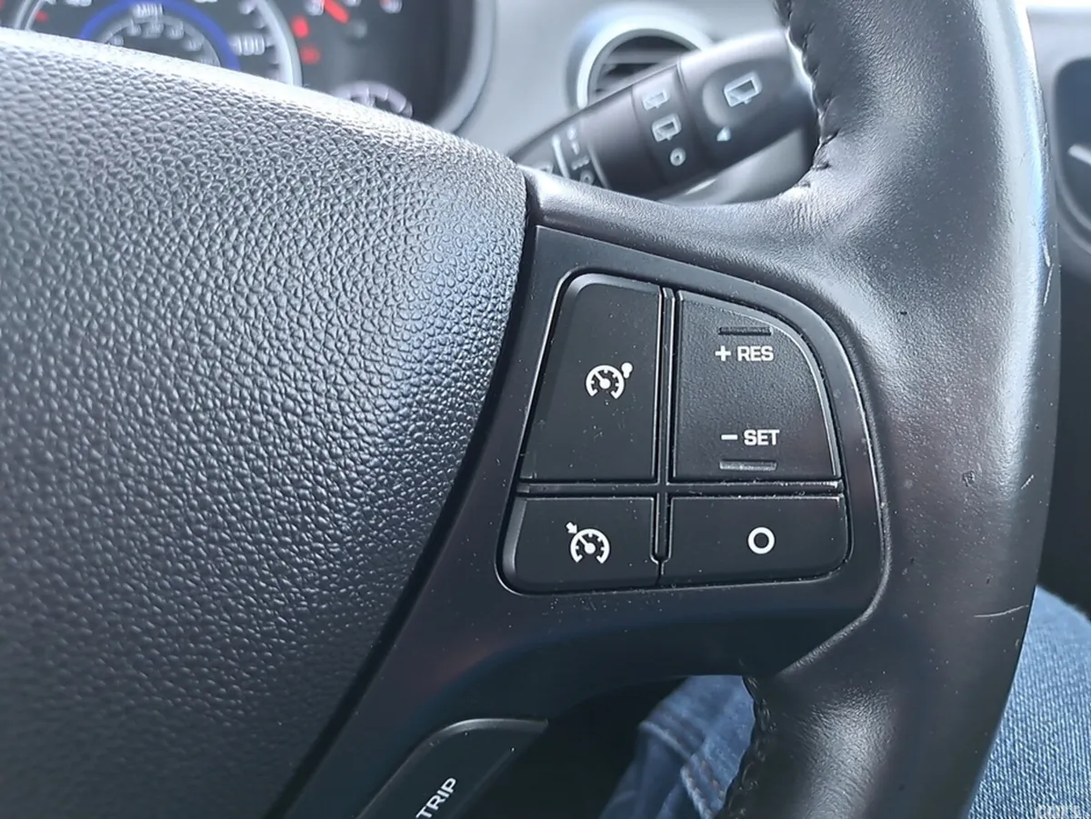 Hyundai i10 Hatchback, Petrol, 2018, Red