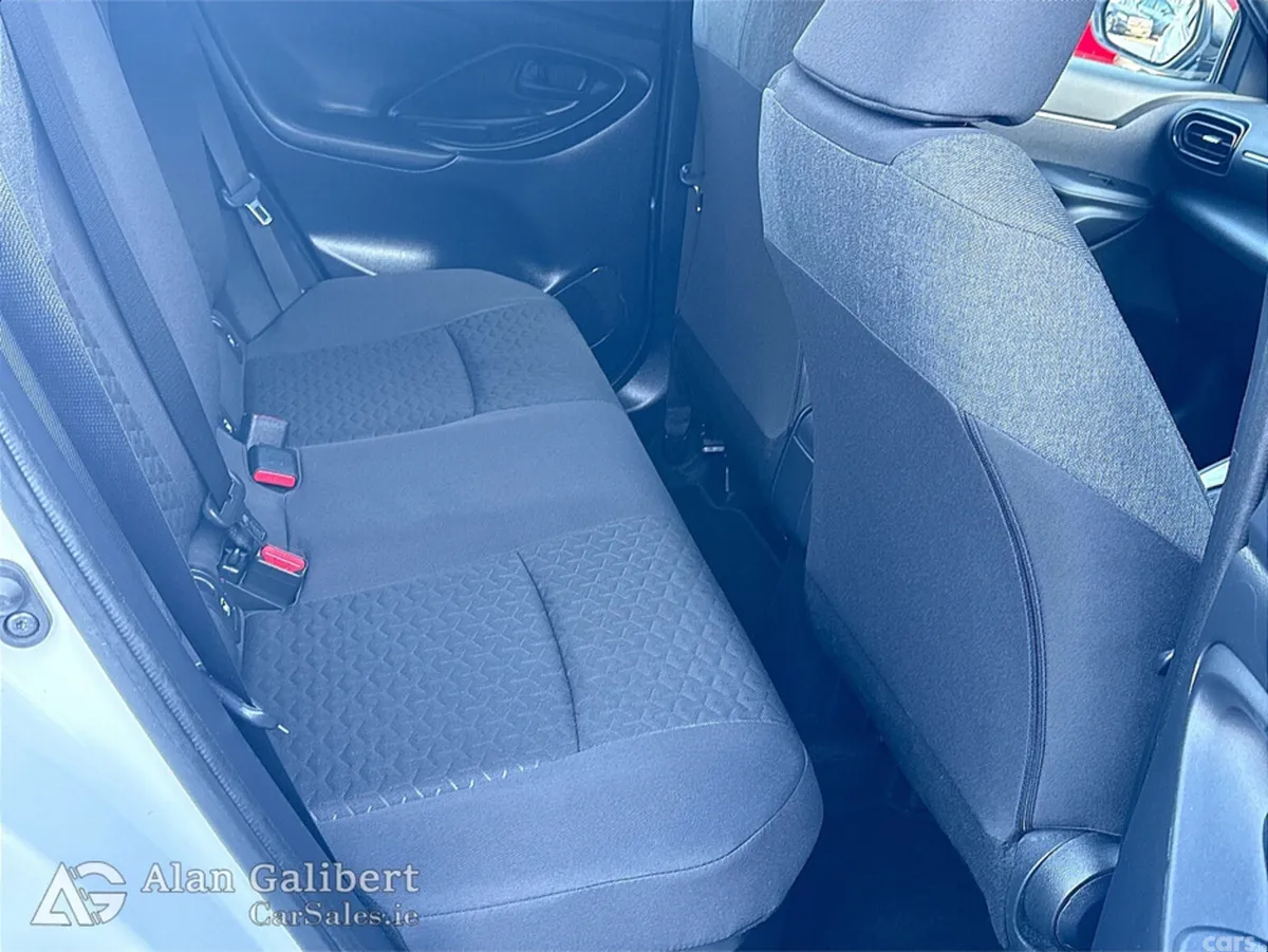 Toyota Yaris Cross Hatchback, Petrol Hybrid, 2023, White