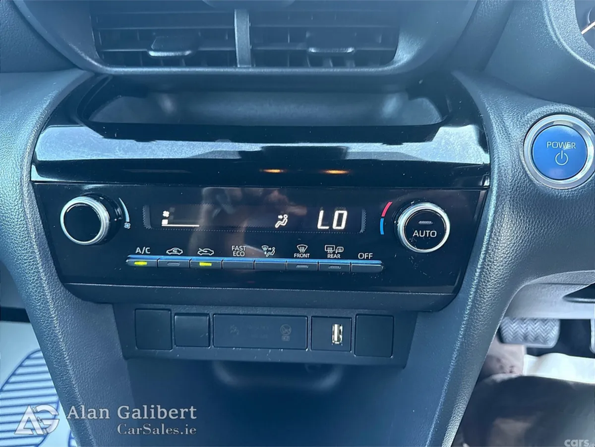 Toyota Yaris Cross Hatchback, Petrol Hybrid, 2023, White