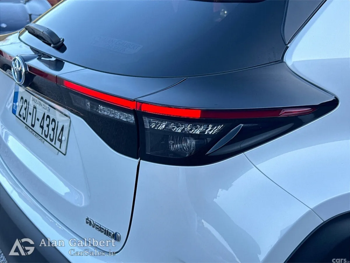 Toyota Yaris Cross Hatchback, Petrol Hybrid, 2023, White