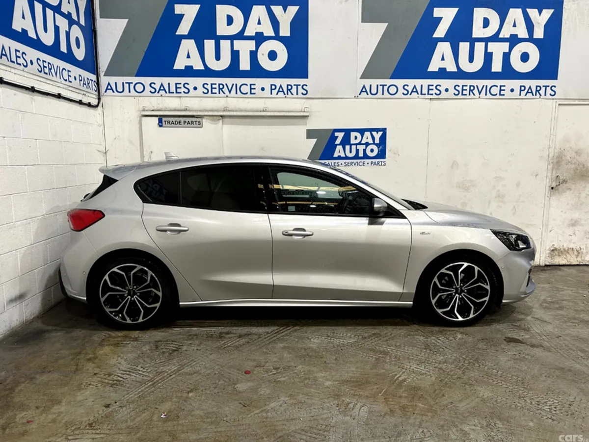 Ford Focus Hatchback, Petrol Hybrid, 2022, Grey