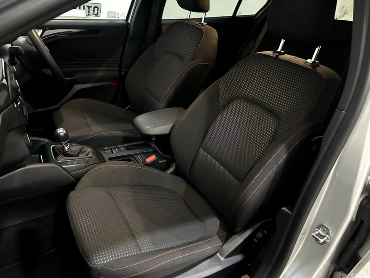 Ford Focus Hatchback, Petrol Hybrid, 2022, Grey