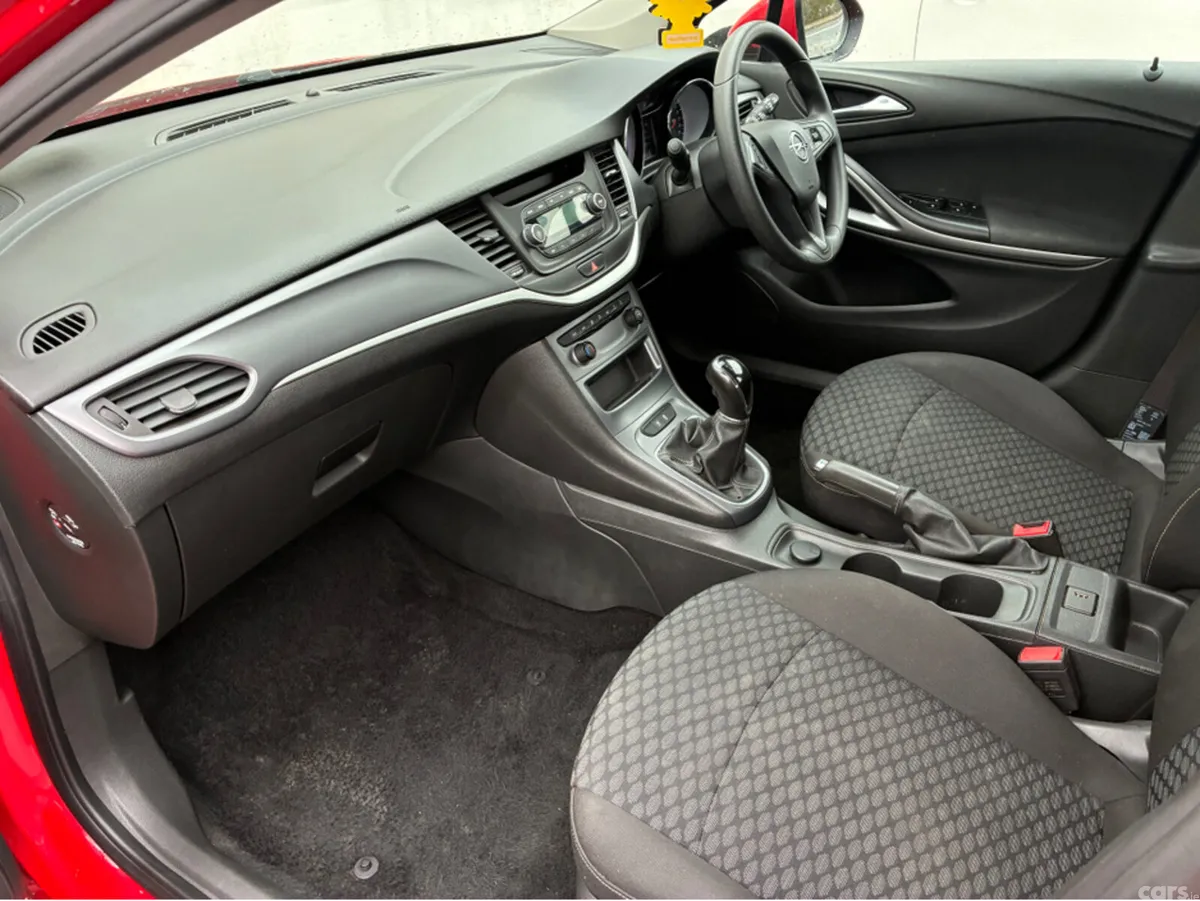 Opel Astra Hatchback, Petrol, 2019, Red