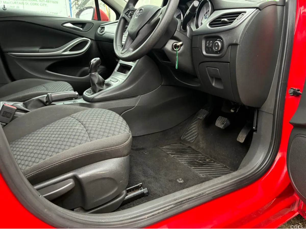 Opel Astra Hatchback, Petrol, 2019, Red