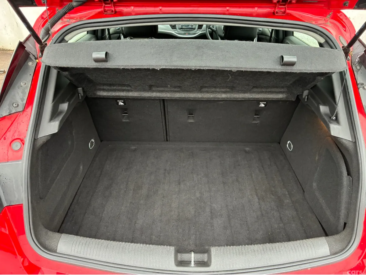 Opel Astra Hatchback, Petrol, 2019, Red