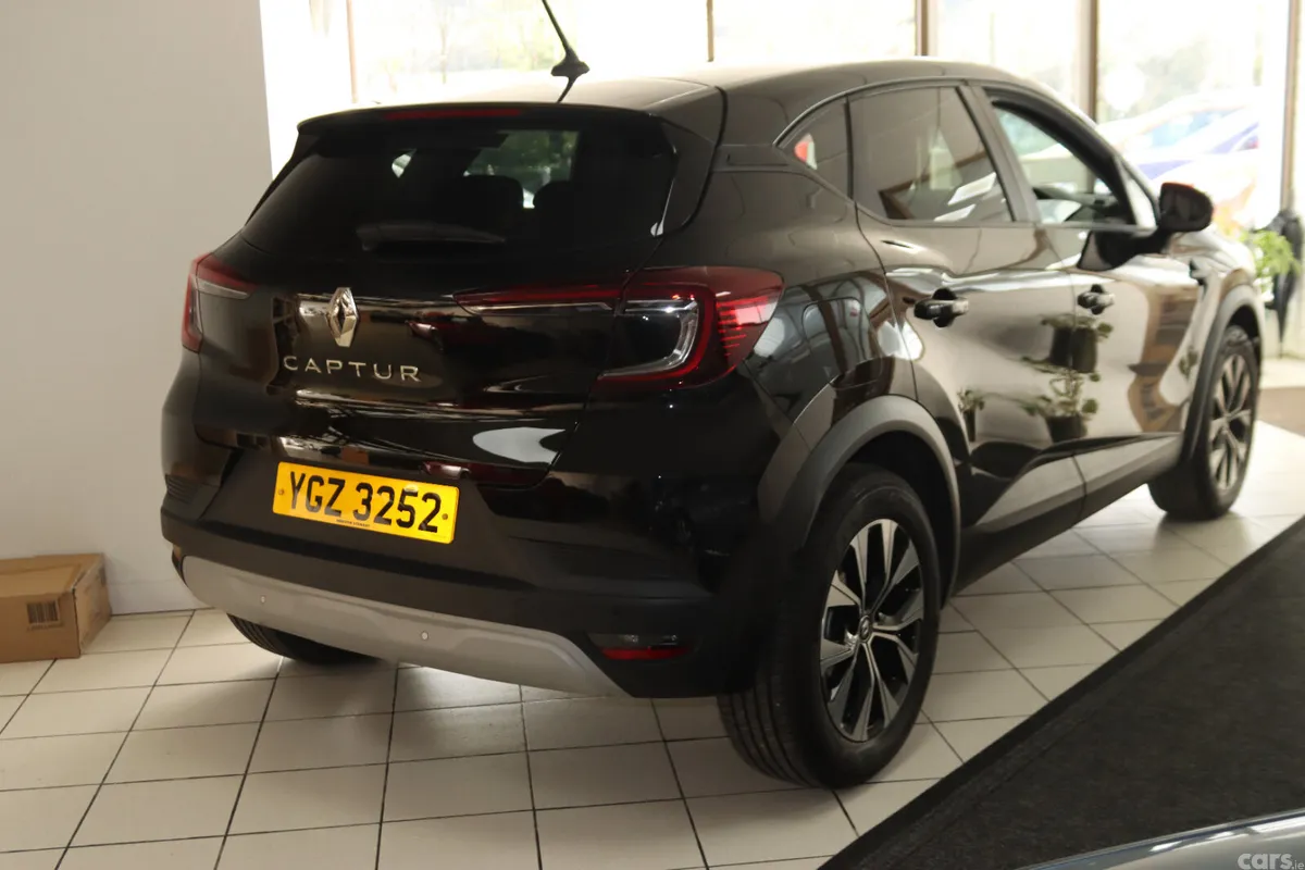 Renault Captur SUV, Petrol, 2023, Black