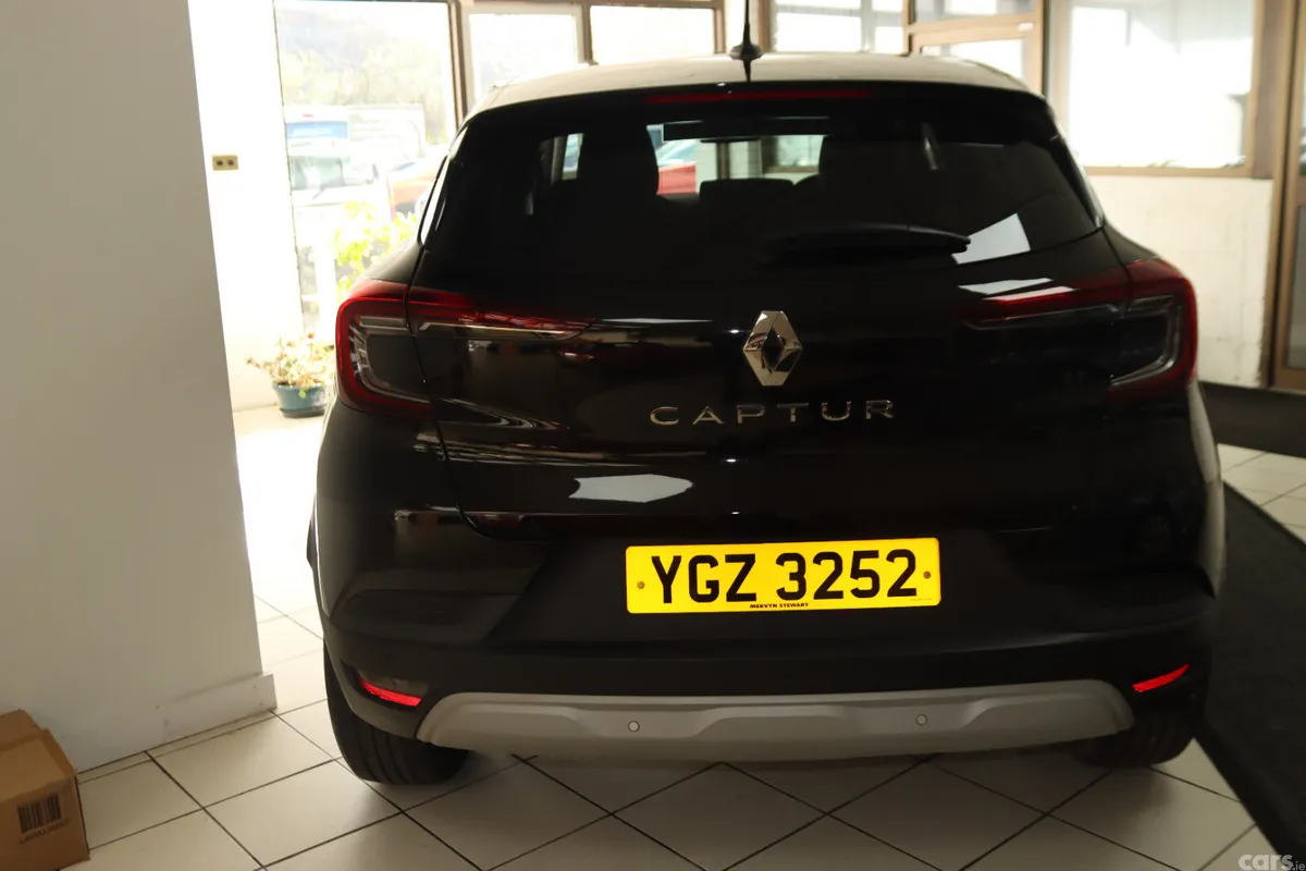 Renault Captur SUV, Petrol, 2023, Black