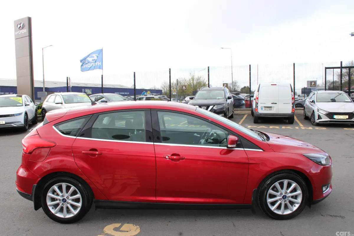 Ford Focus Hatchback, Diesel, 2018, Red