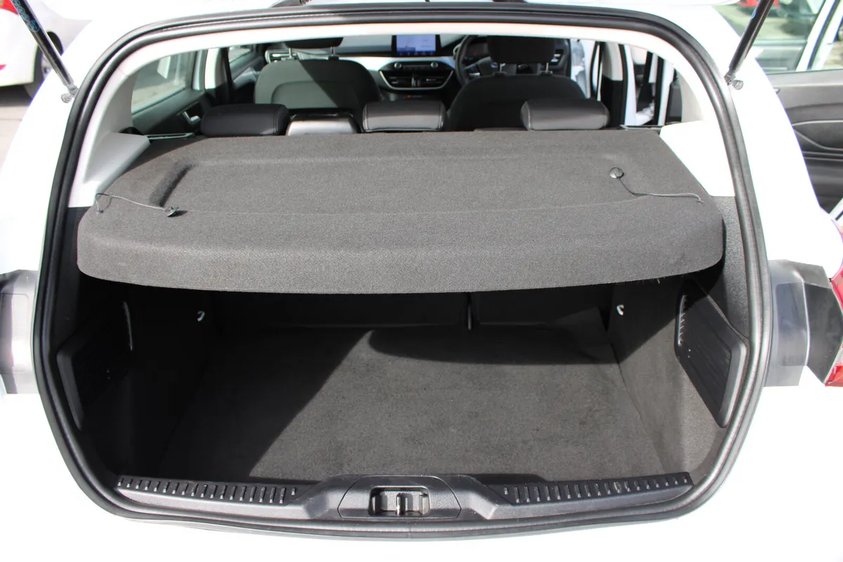 Ford Focus Hatchback, Diesel, 2020, White