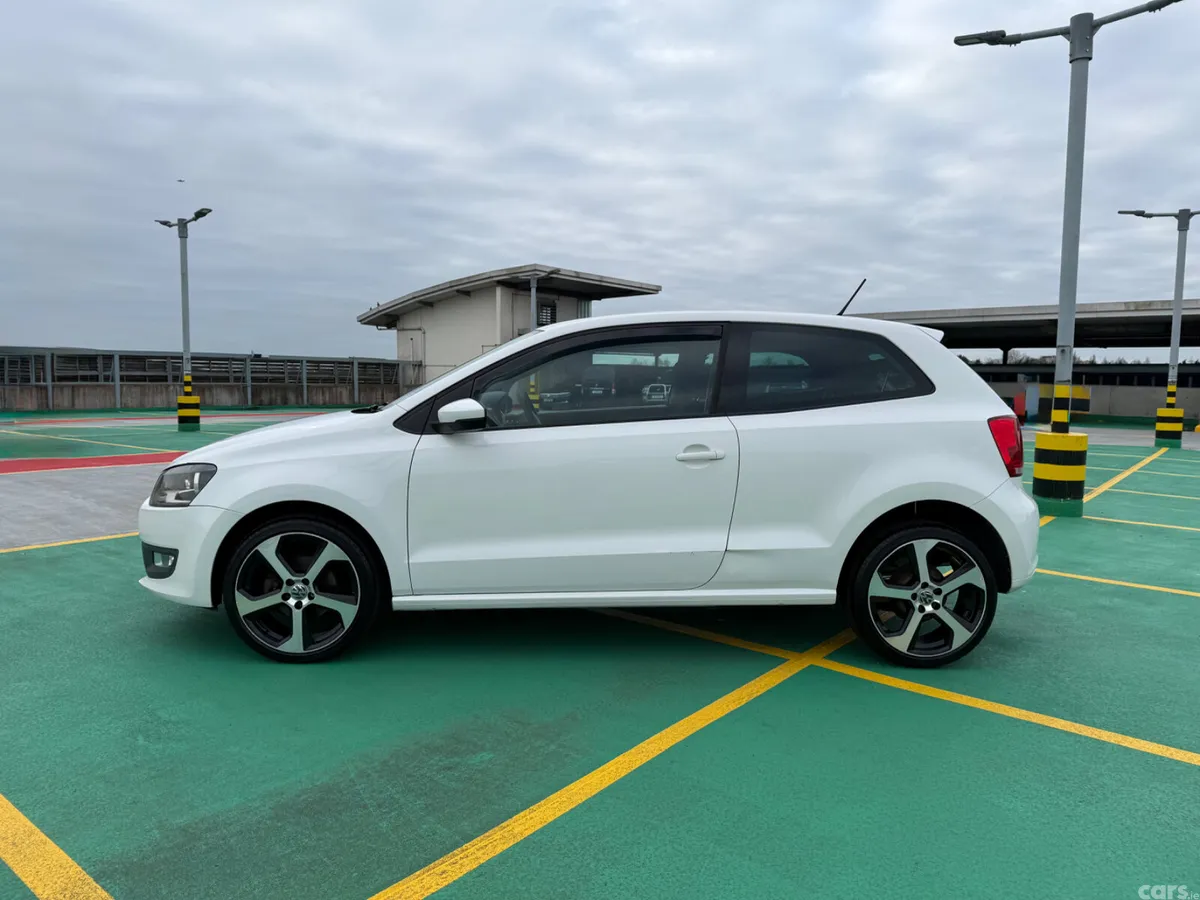 Volkswagen Polo Hatchback, Petrol, 2012, White
