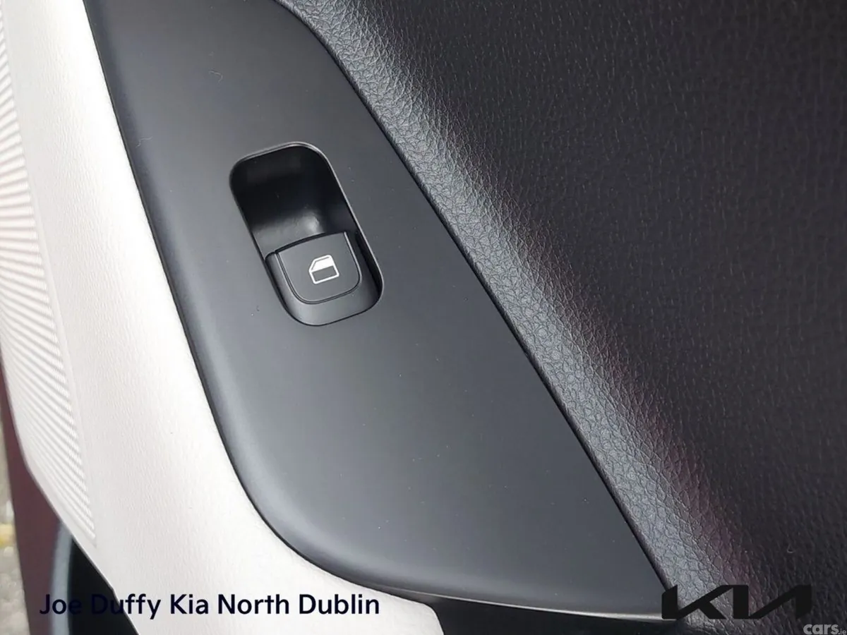 Kia Stonic MPV, Petrol, 2026, Silver