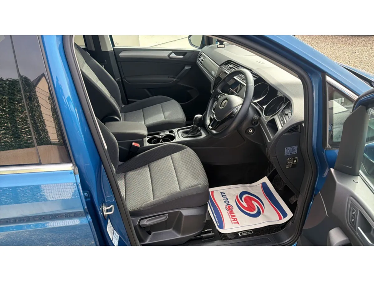 Volkswagen Touran MPV, Diesel, 2019, Blue