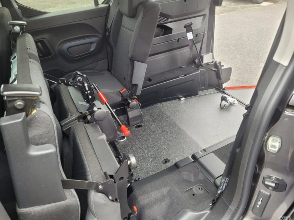 Peugeot Rifter MPV, Diesel, 2024, Grey