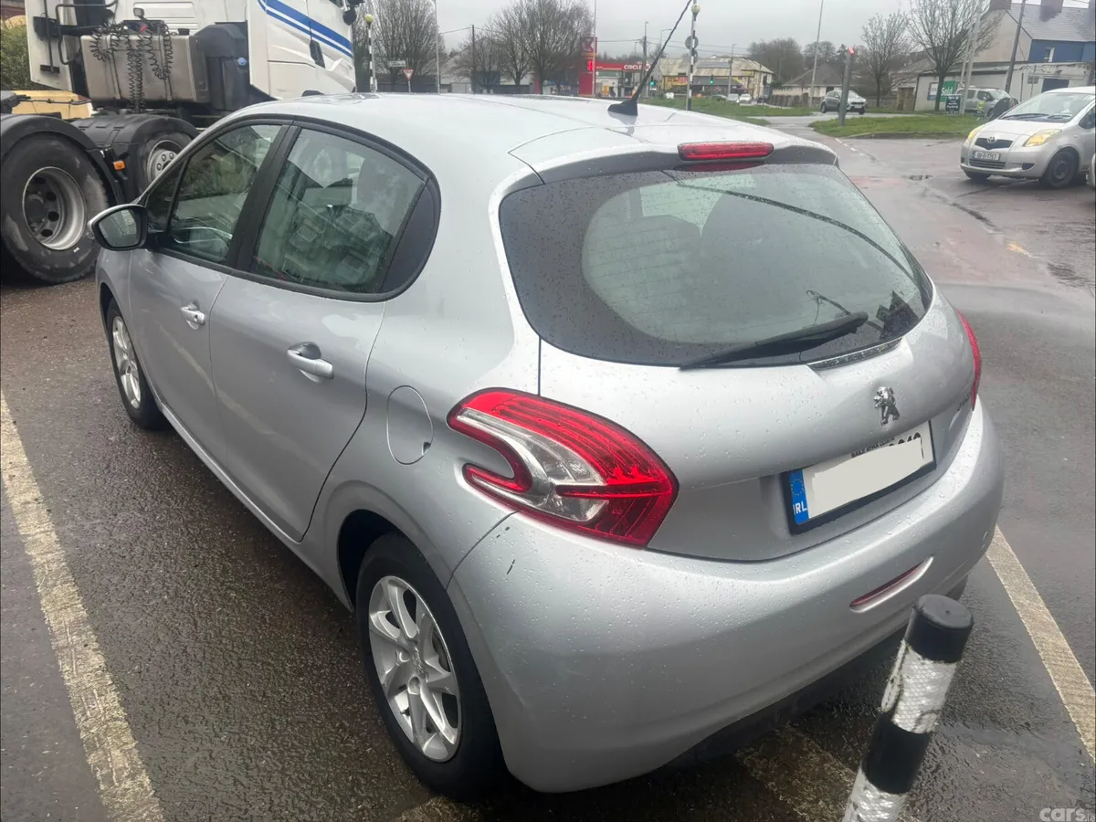 Peugeot 208 Hatchback, Petrol, 2014, Silver