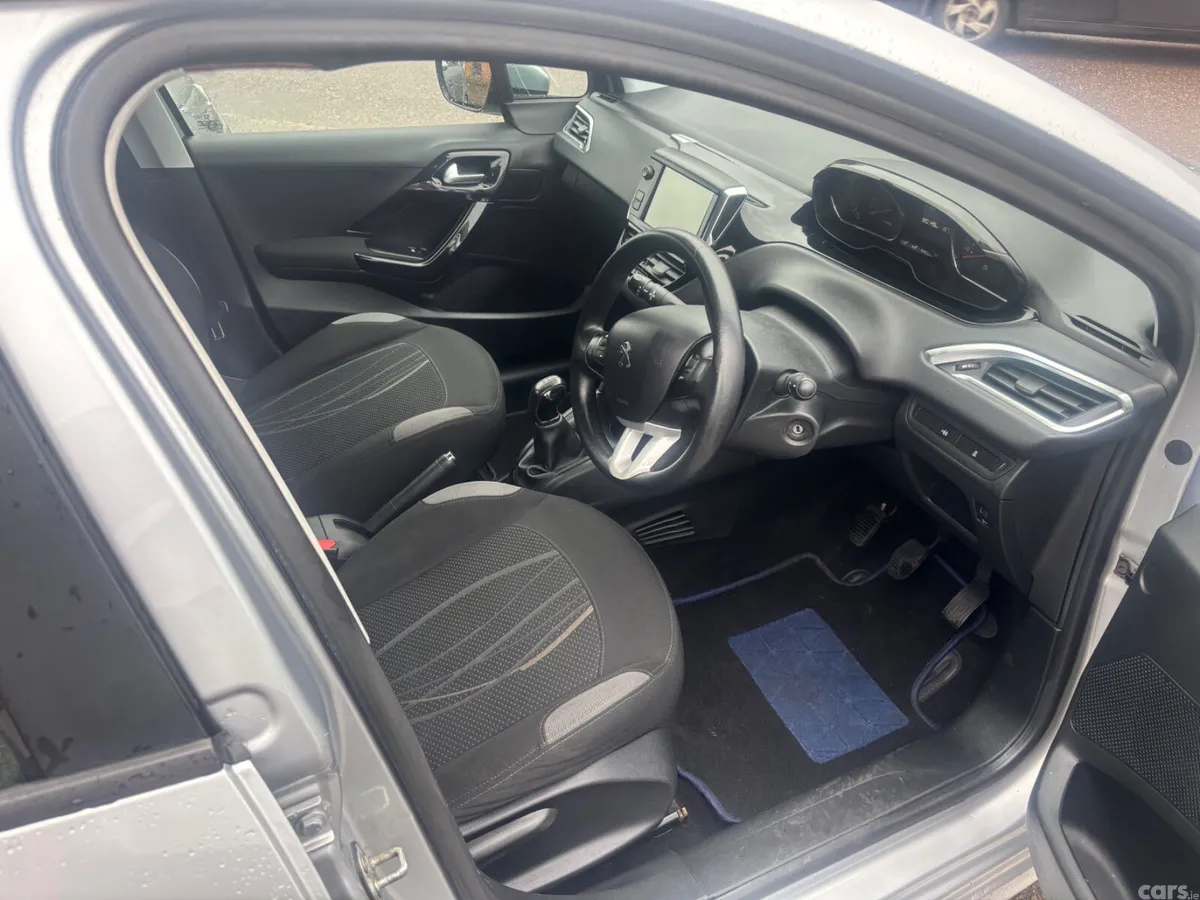 Peugeot 208 Hatchback, Petrol, 2014, Silver