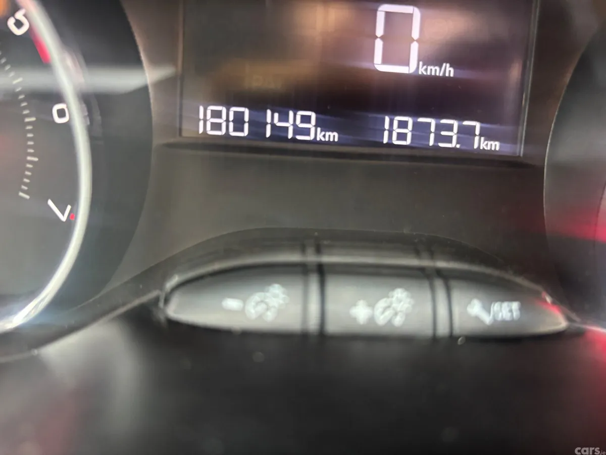 Peugeot 208 Hatchback, Petrol, 2014, Silver