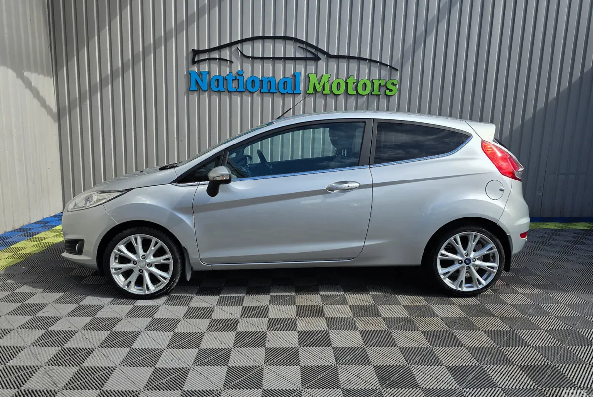 Ford Fiesta Hatchback, Petrol, 2015, Silver