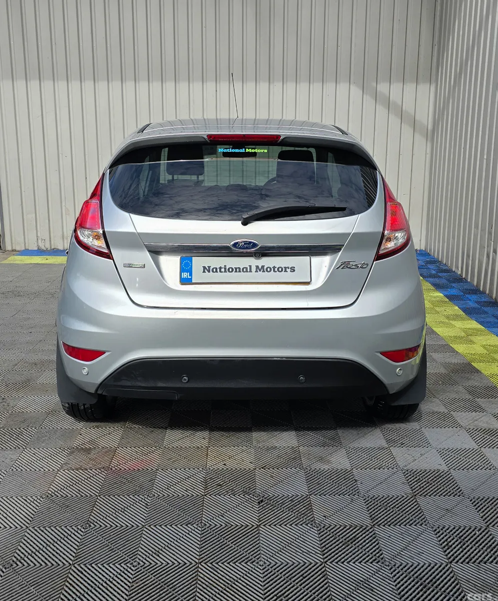 Ford Fiesta Hatchback, Petrol, 2015, Silver