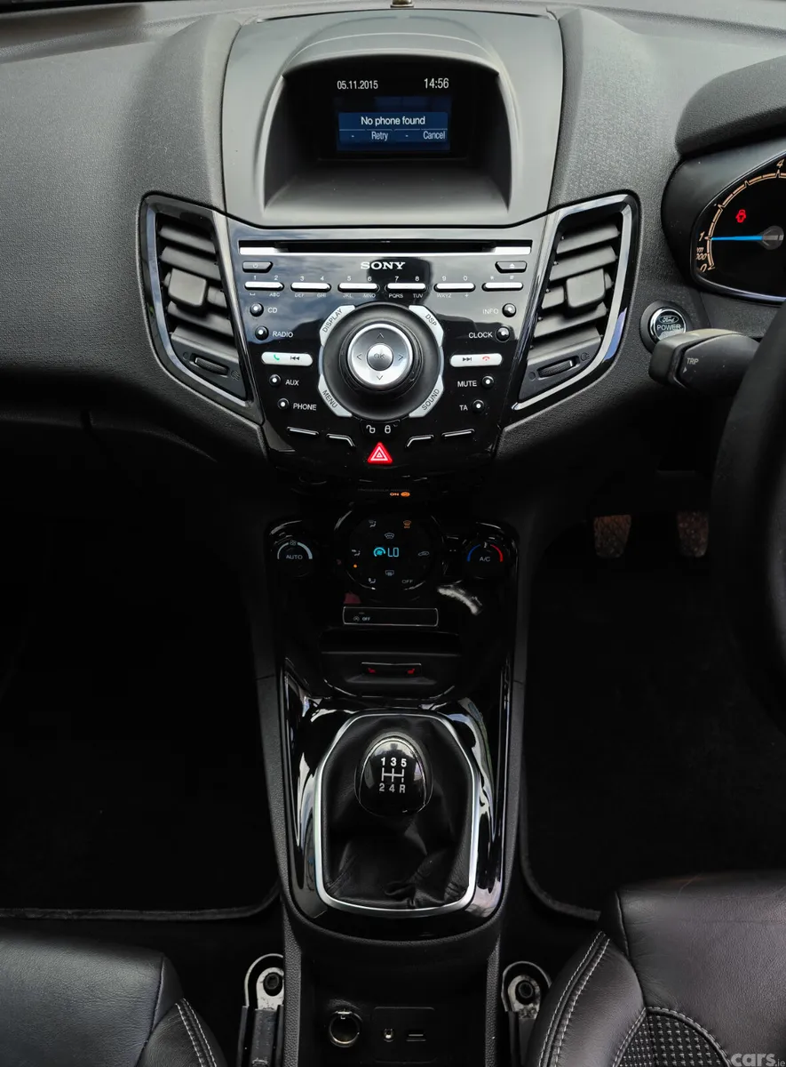 Ford Fiesta Hatchback, Petrol, 2015, Silver