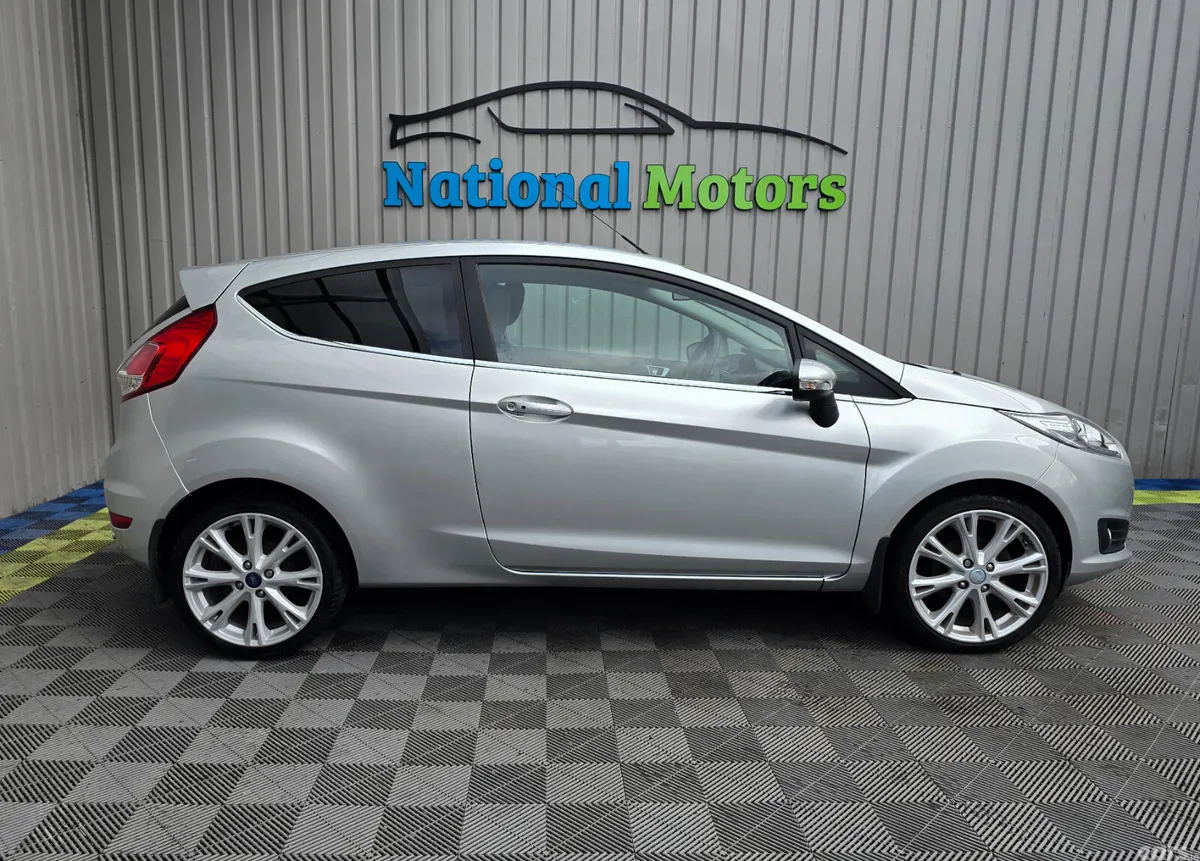 Ford Fiesta Hatchback, Petrol, 2015, Silver