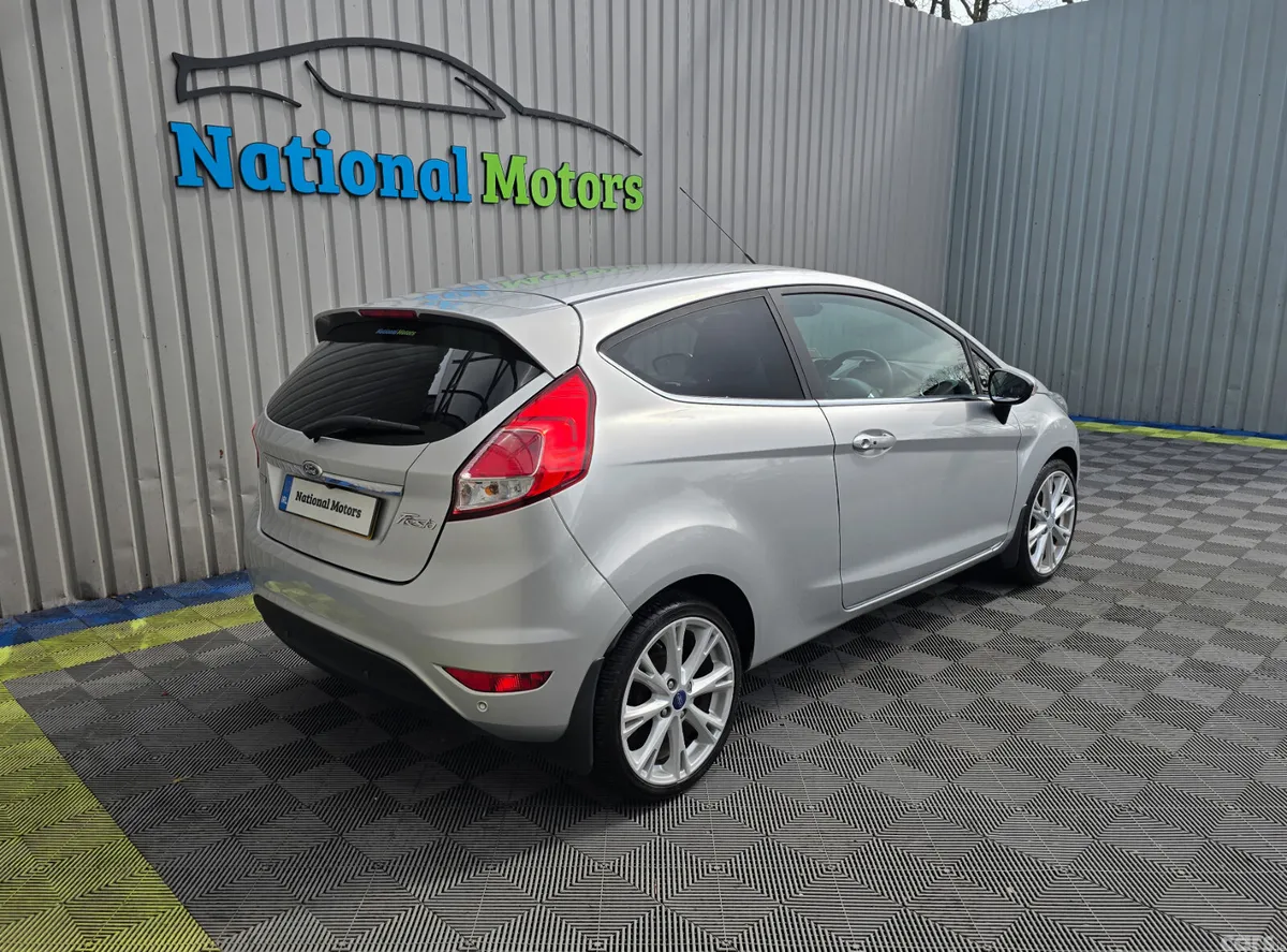 Ford Fiesta Hatchback, Petrol, 2015, Silver
