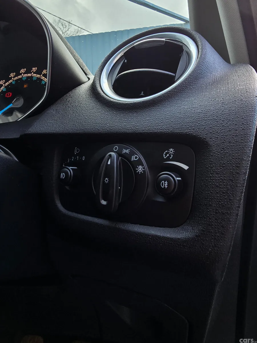 Ford Fiesta Hatchback, Petrol, 2015, Silver