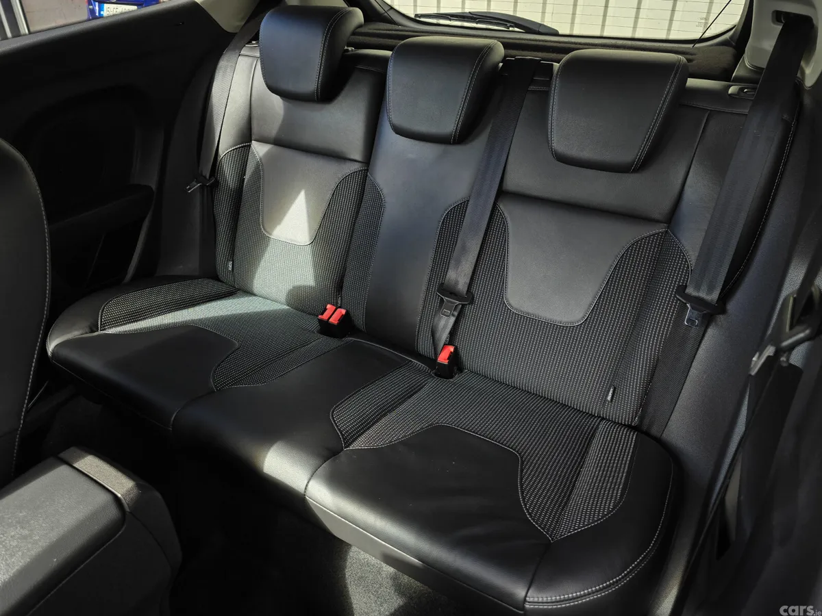 Ford Fiesta Hatchback, Petrol, 2015, Silver
