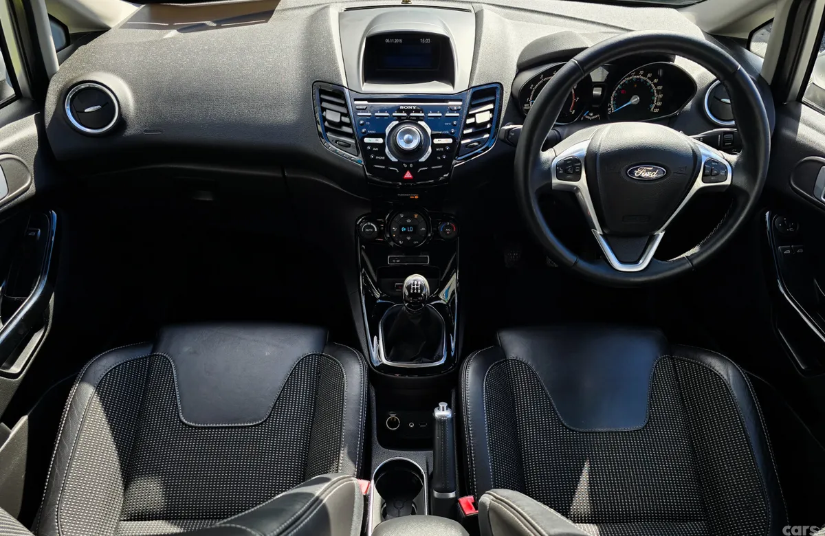 Ford Fiesta Hatchback, Petrol, 2015, Silver