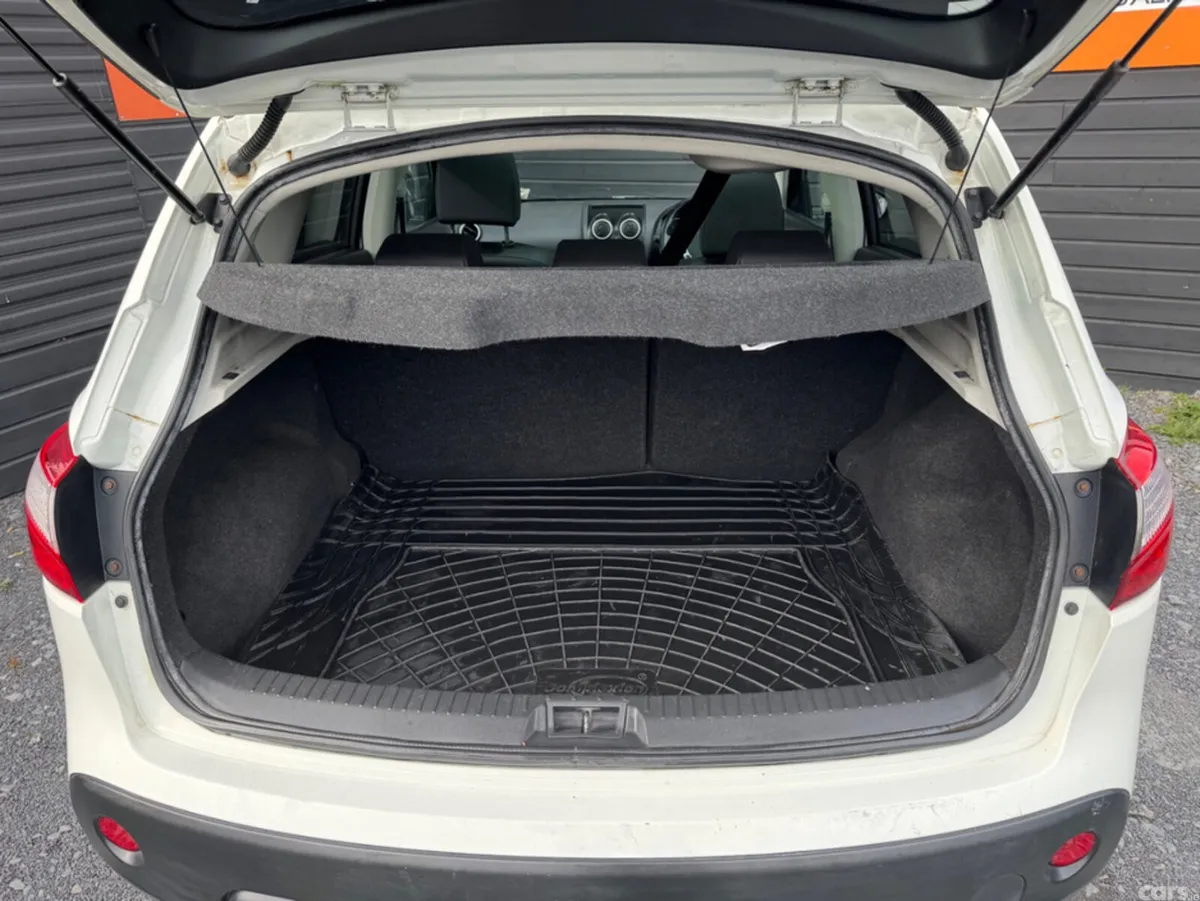 Nissan Qashqai Hatchback, Diesel, 2010, White